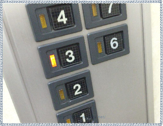 バイオテック名古屋のビルのエレベーター